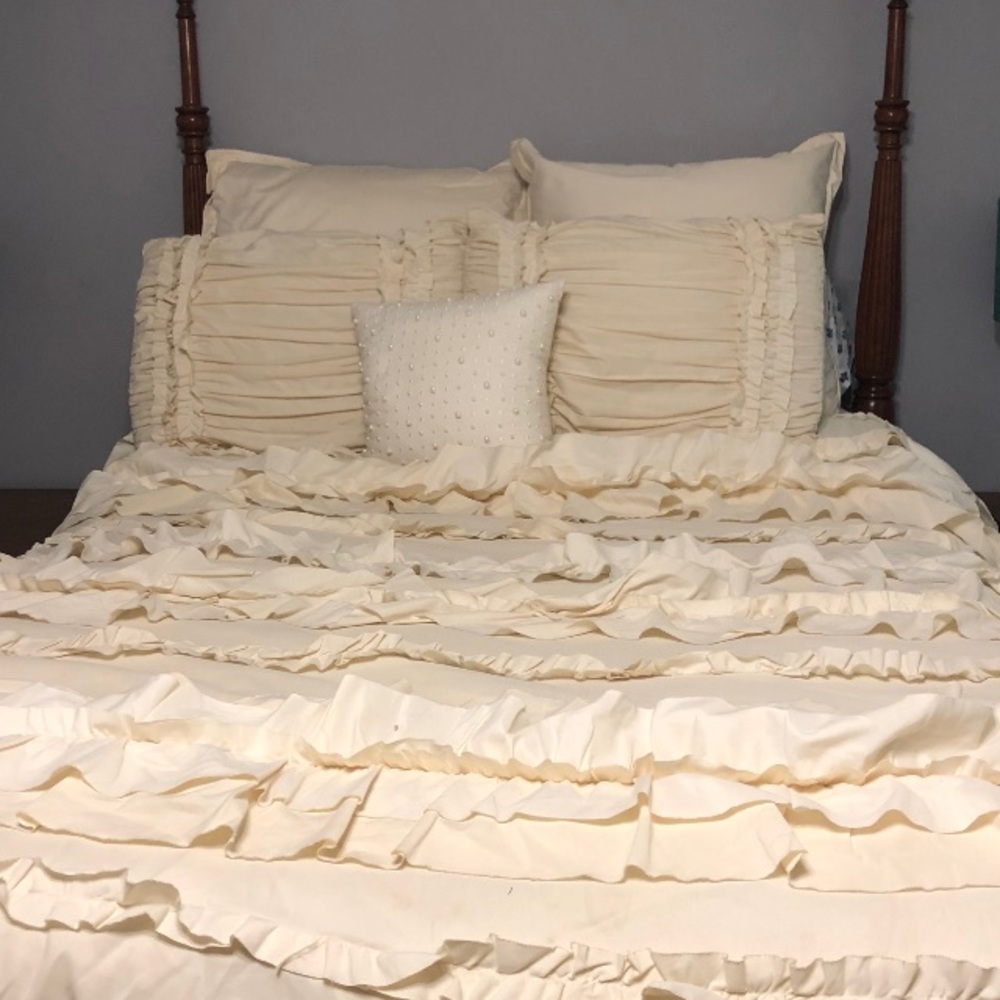 Queen bedding